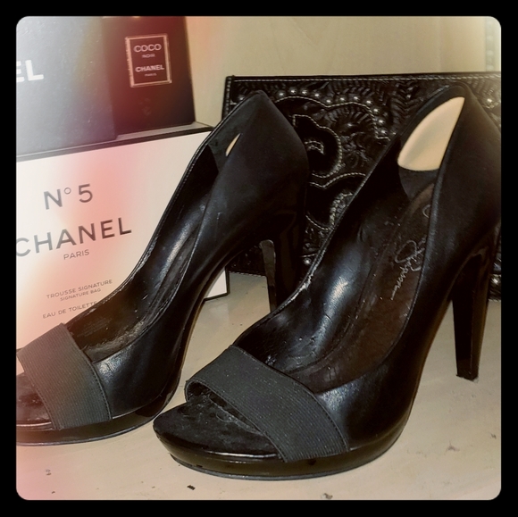 Jessica Simpson - Picture 1 of 3